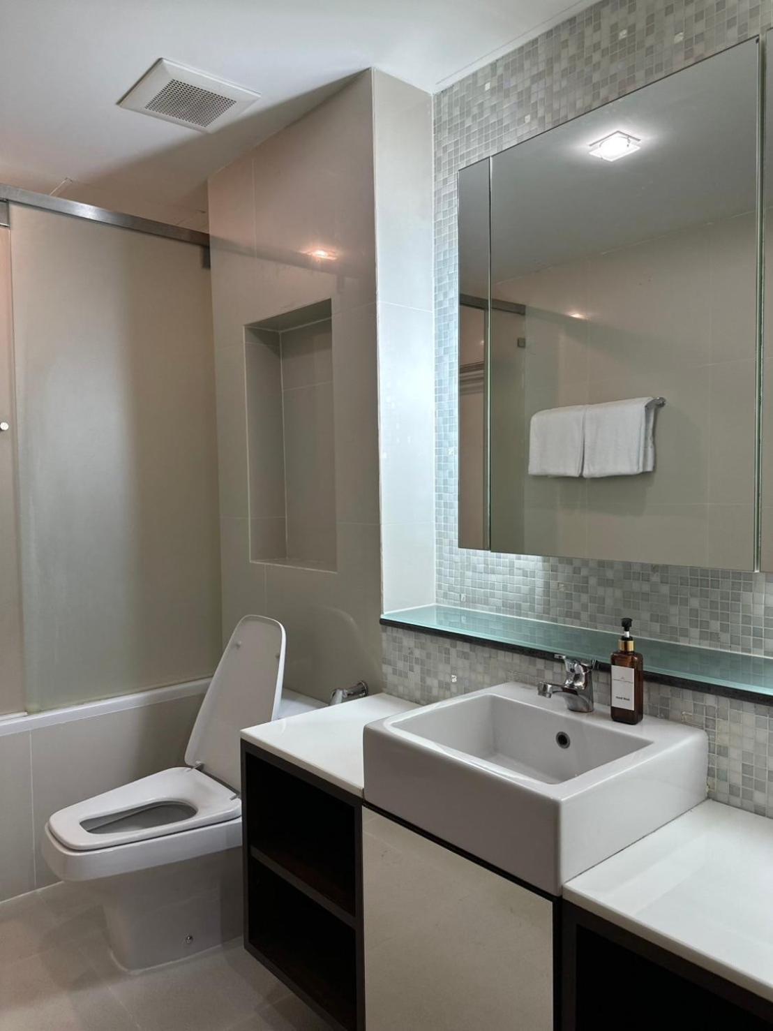 Charan Tower Residences By Aspira Bangkok Habitación foto